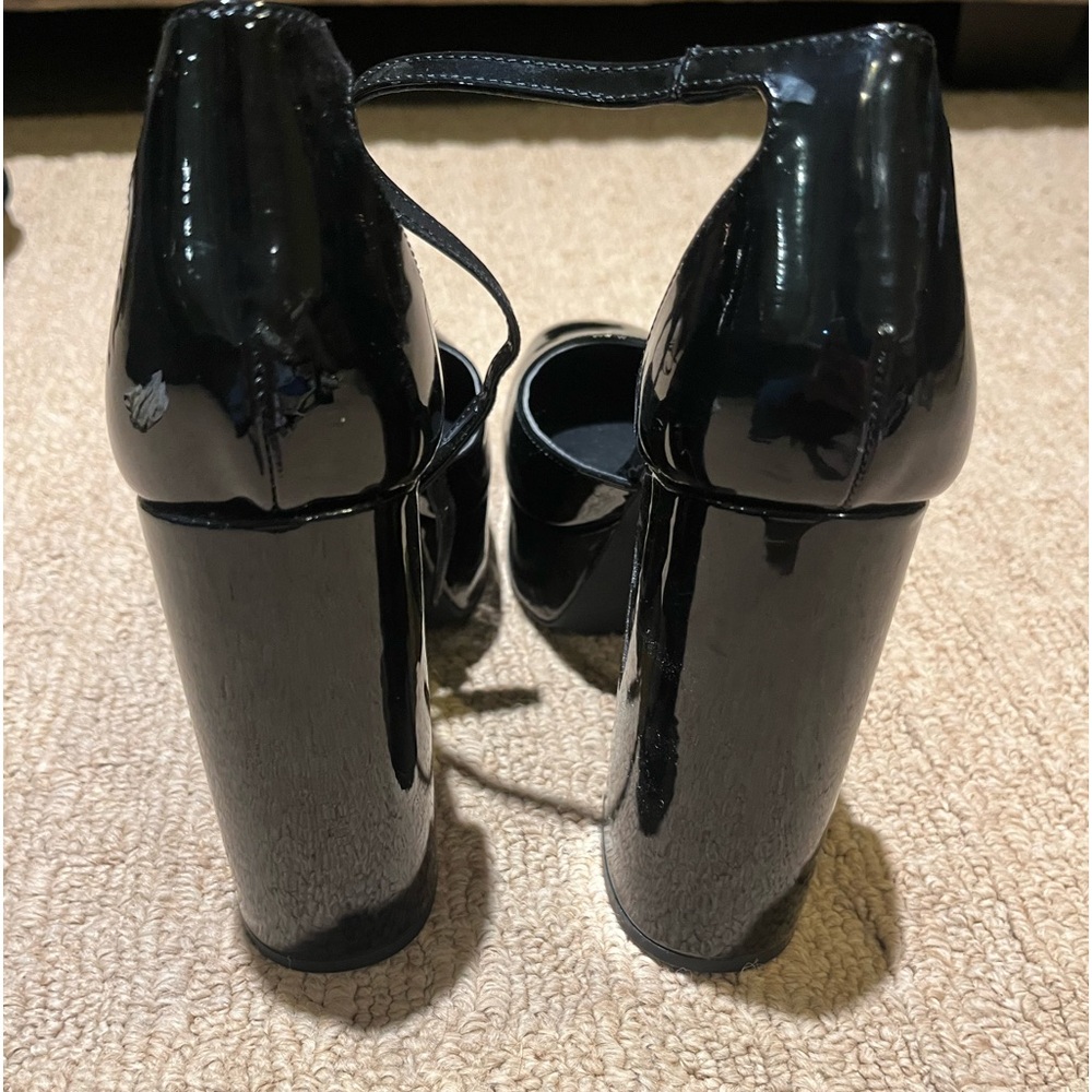 Black heels - Picture 4 of 4